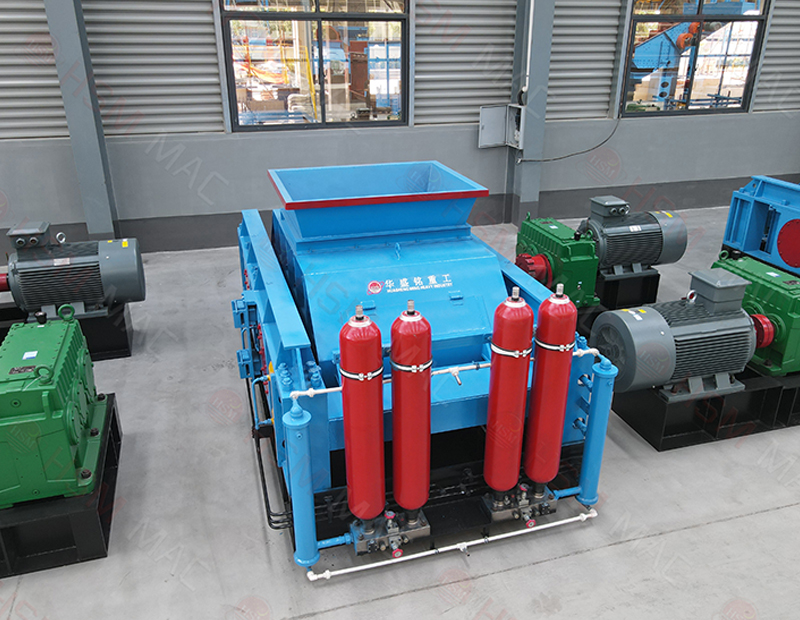 石灰?guī)r破碎機(jī)，石灰?guī)r制砂機(jī)，大型液壓對(duì)輥制砂機(jī)價(jià)格，對(duì)輥制砂機(jī)型號(hào) 